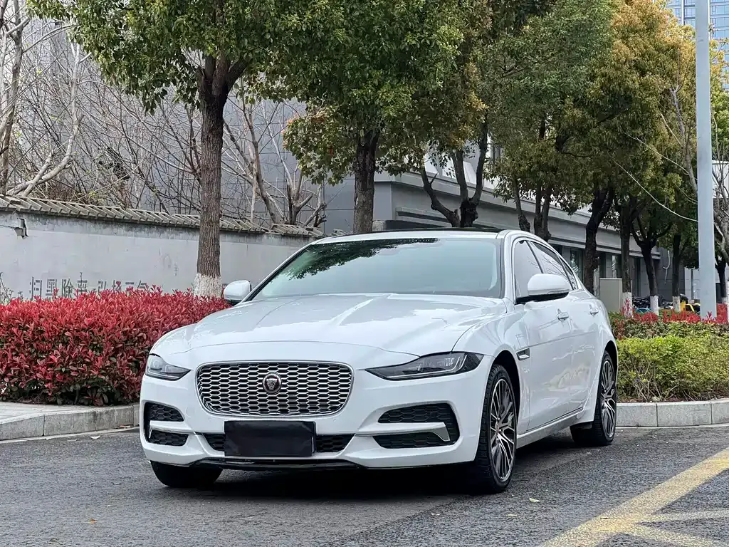 Jaguar XEL — фото 1