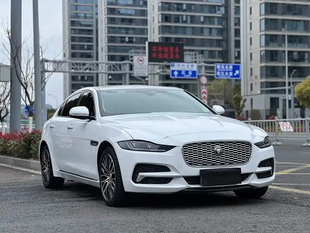 Jaguar XEL — фото 10