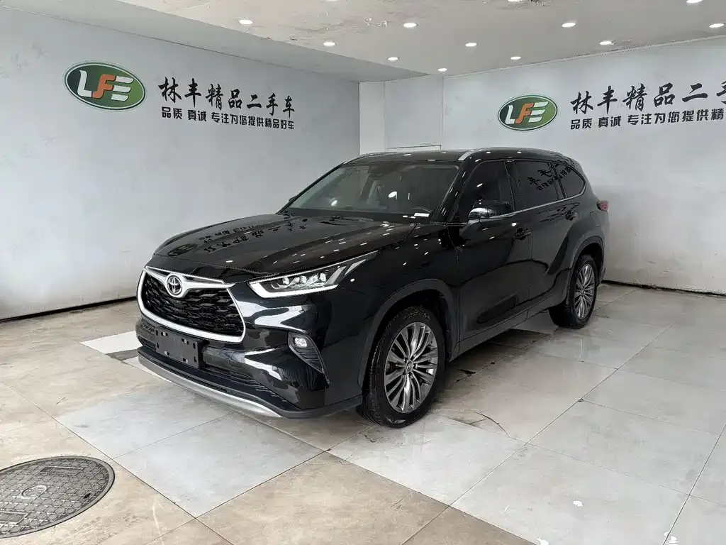 Toyota Highlander — фото 1