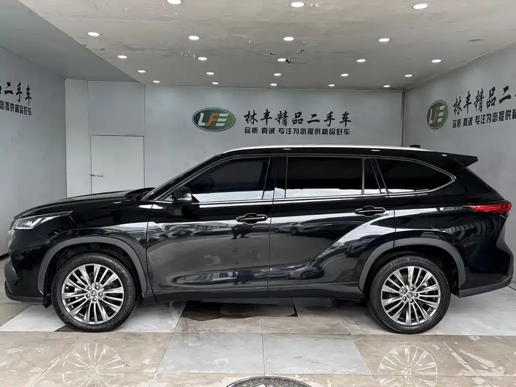 Toyota Highlander — фото 10