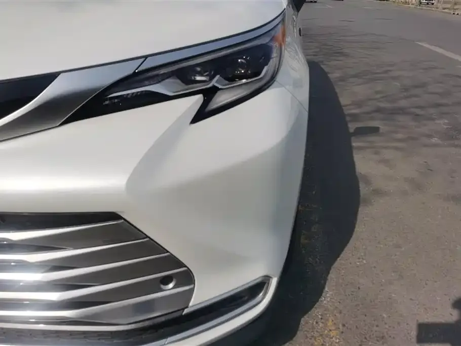 Toyota Sienna — фото 2