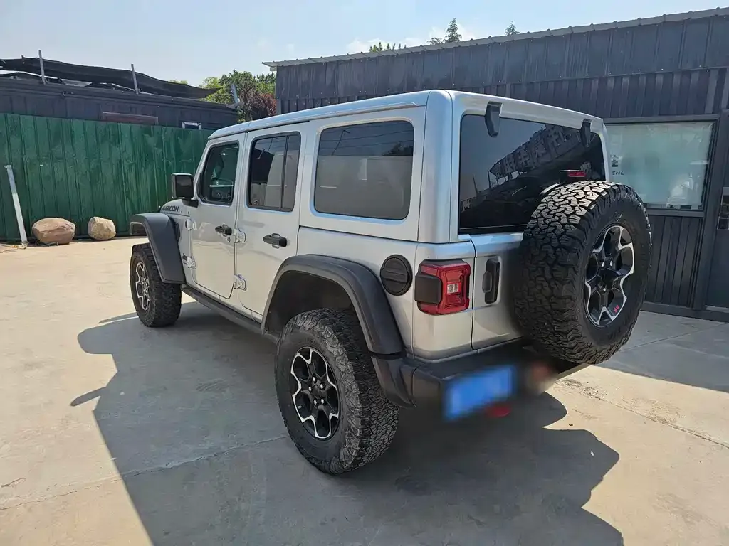 Jeep Wrangler — фото 10