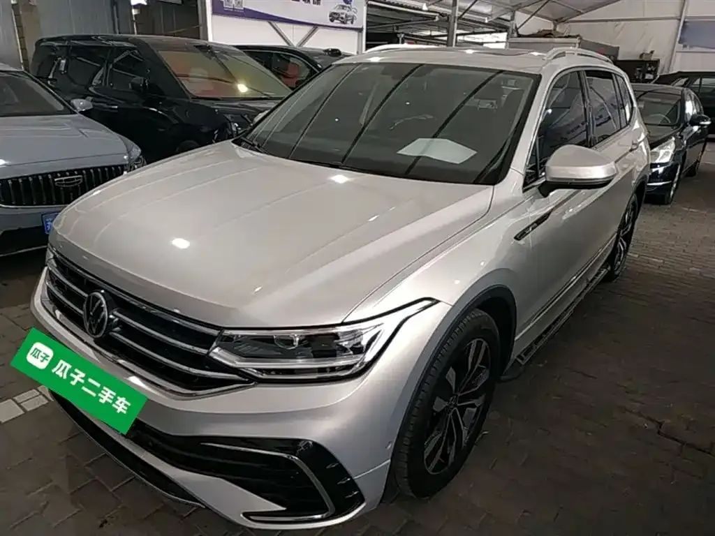 Volkswagen Tiguan L — фото 6