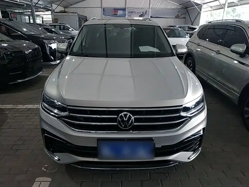 Volkswagen Tiguan L — фото 9