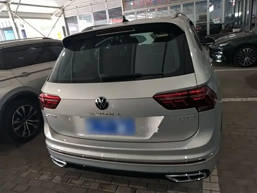 Volkswagen Tiguan L — фото 4