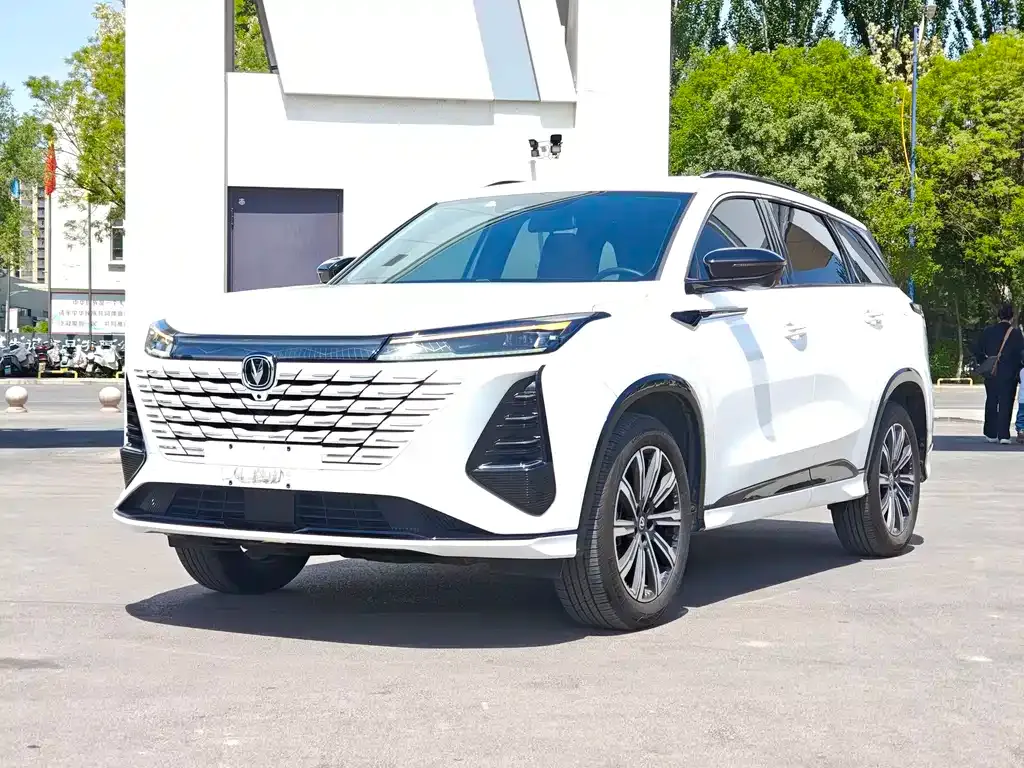 Changan CS75PLUS — фото 1