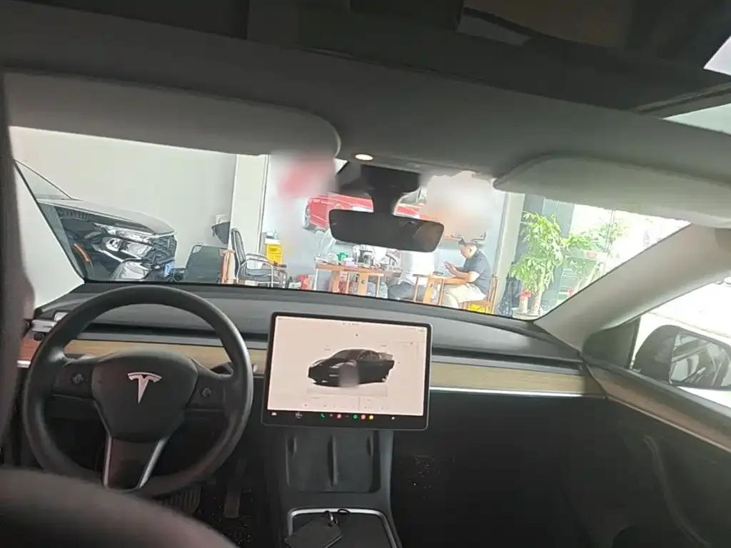 Tesla Model Y — фото 9