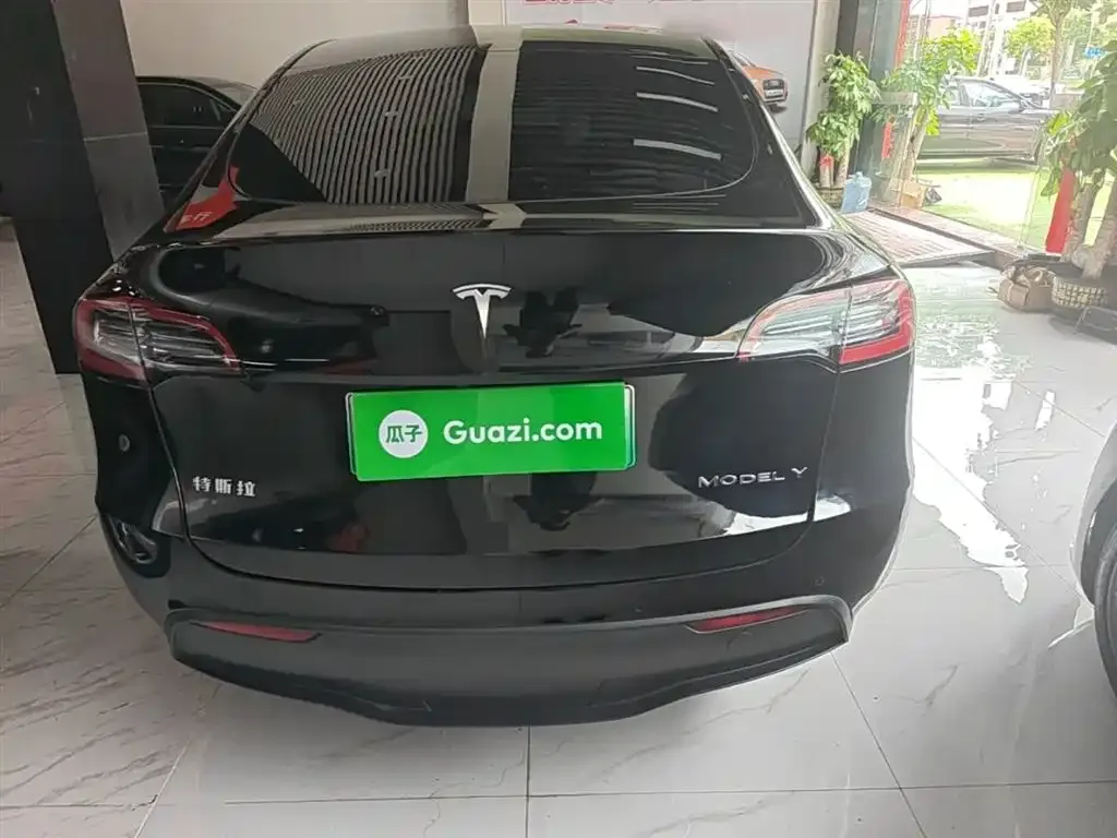 Tesla Model Y — фото 8