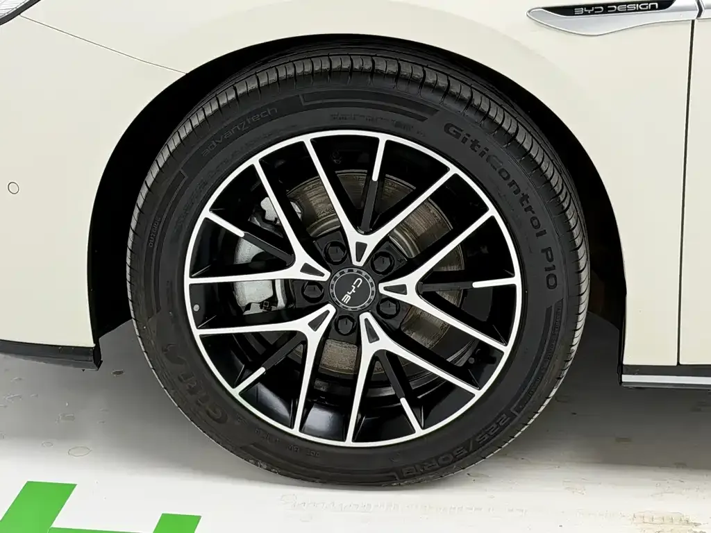 BYD Seal — фото 10