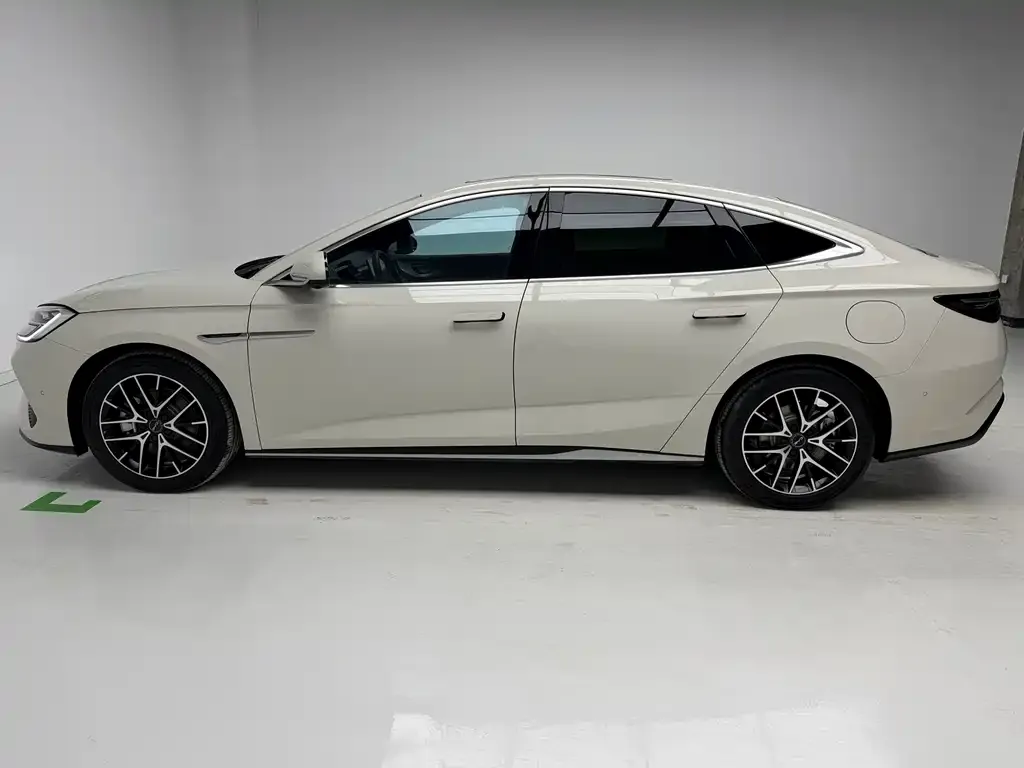 BYD Seal — фото 2