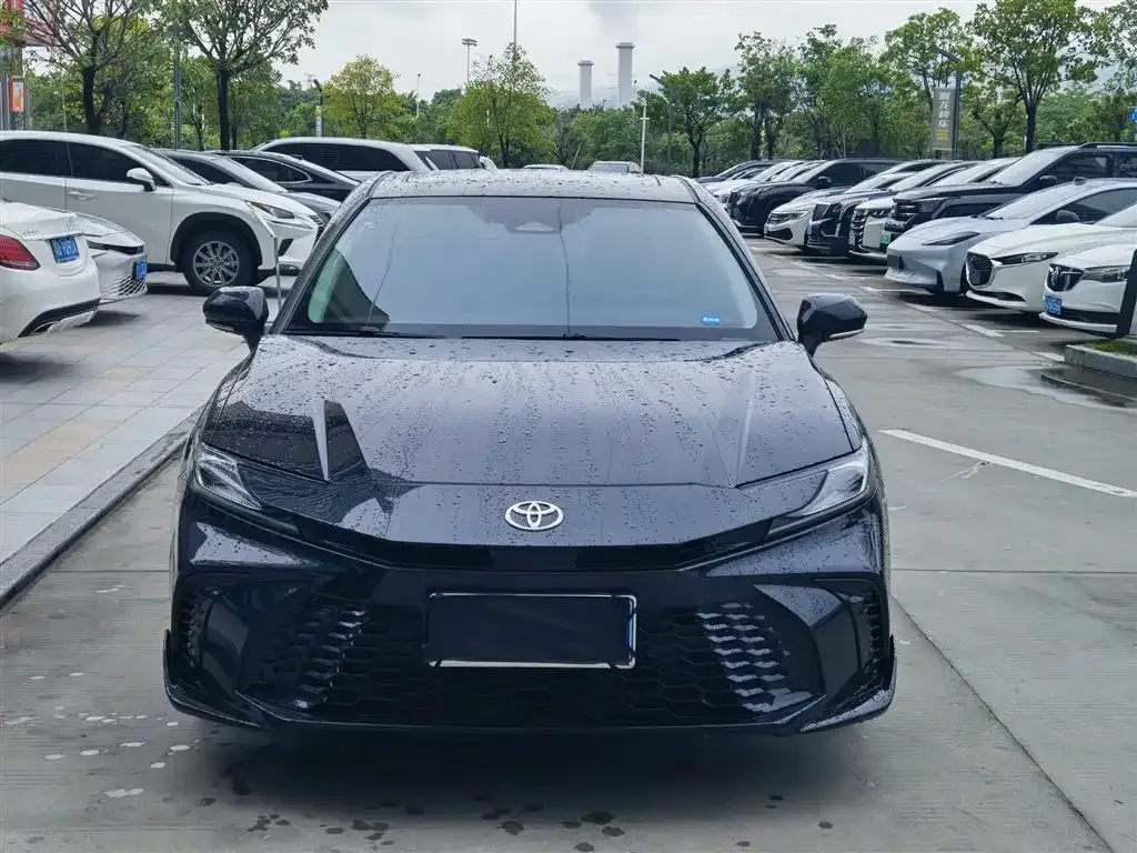 Toyota Camry — фото 5