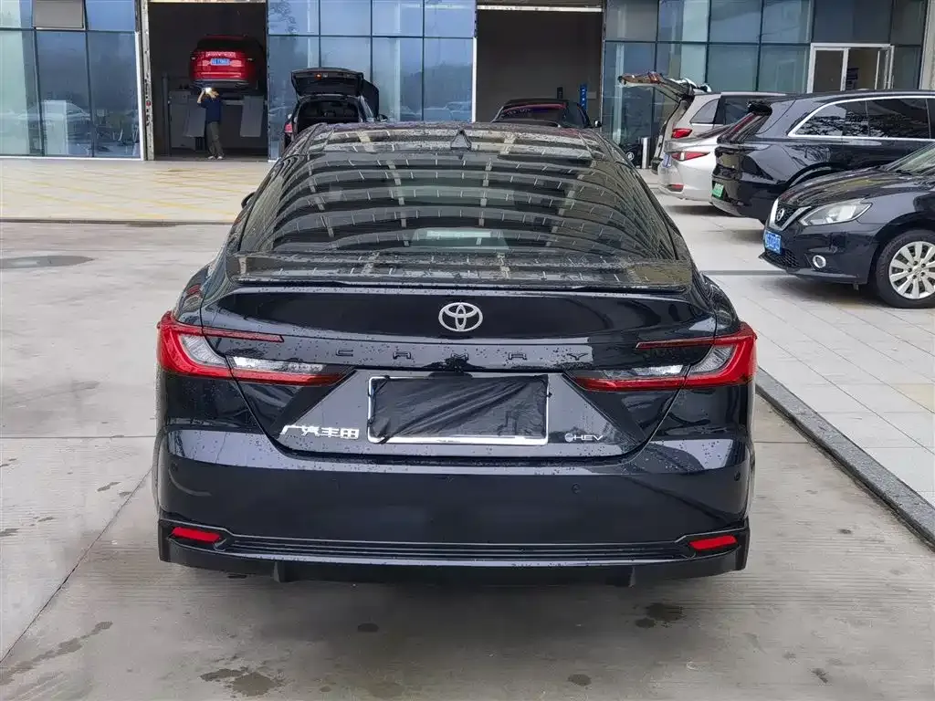 Toyota Camry — фото 4