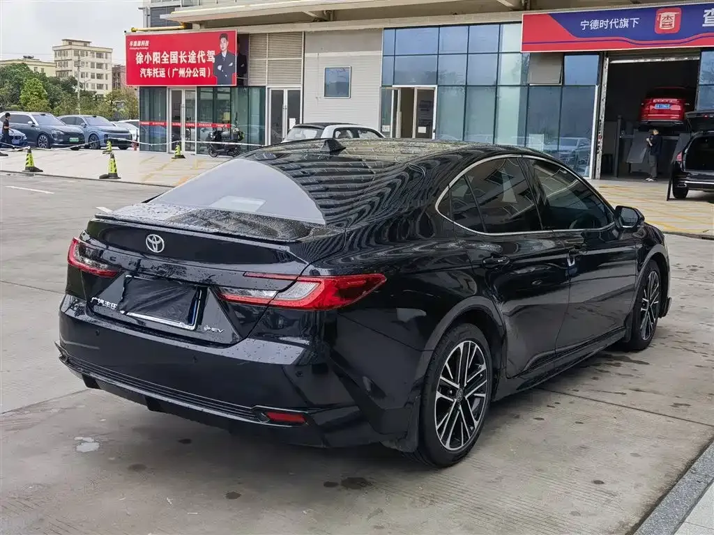 Toyota Camry — фото 7