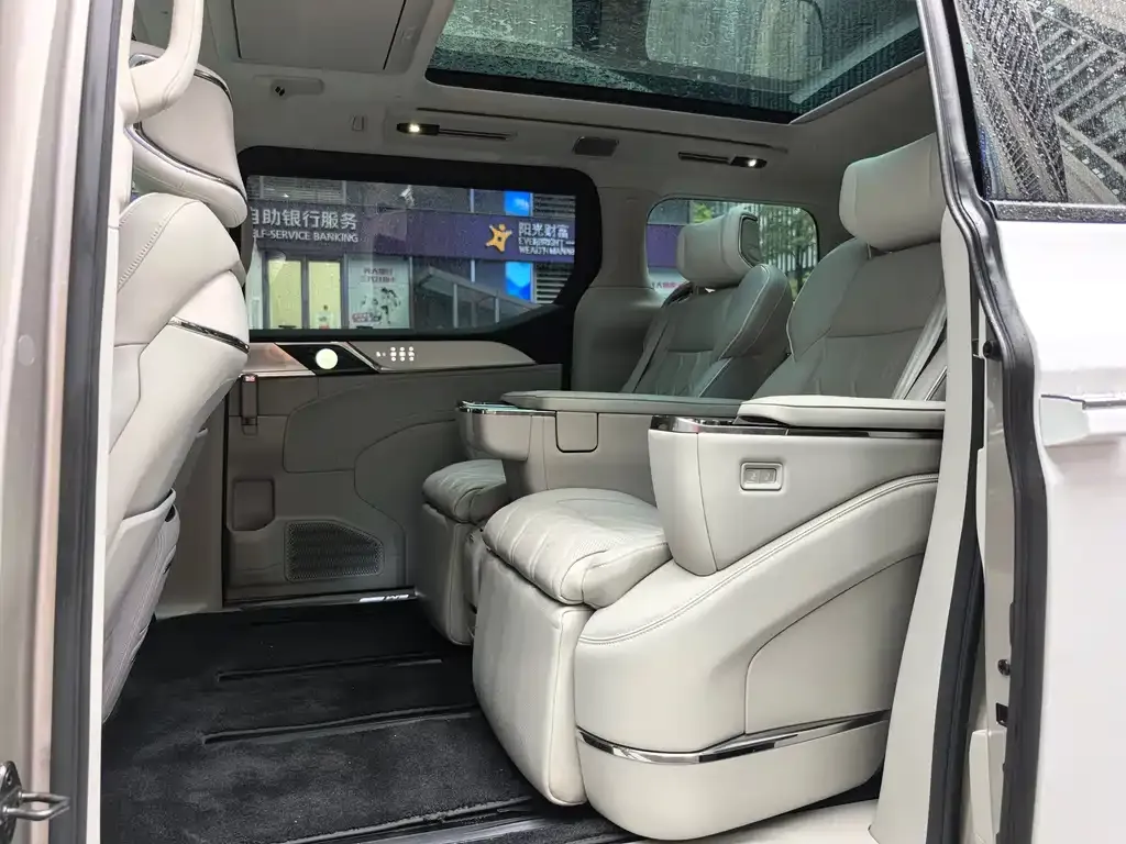 Volvo EM90 2025 из CN, фото 6