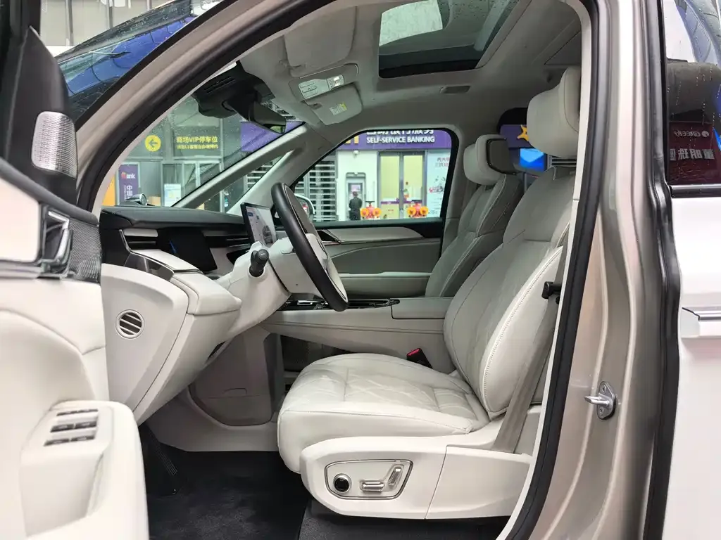 Volvo EM90 2025 из CN, фото 5