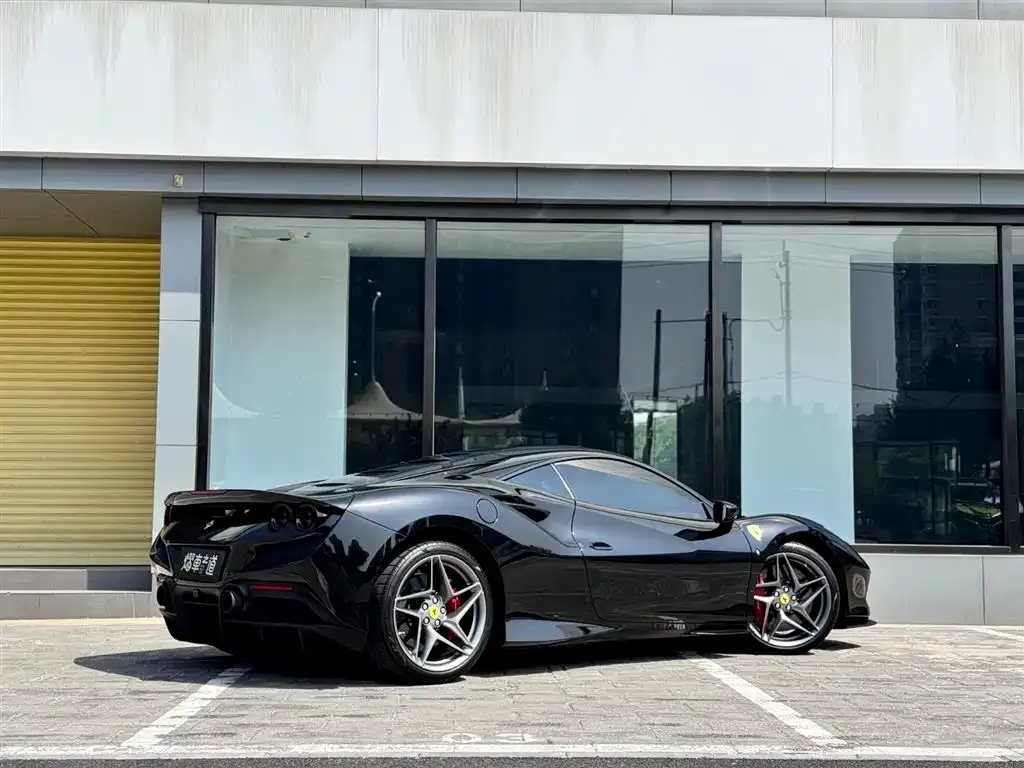 Ferrari F8 — фото 4