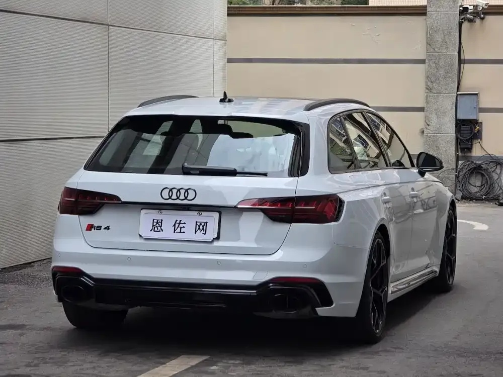 Audi RS 4 2024 из CN, фото 5