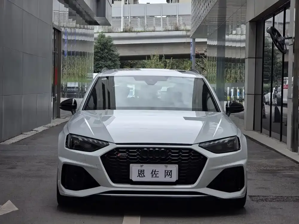 Audi RS 4 2024 из CN, фото 3