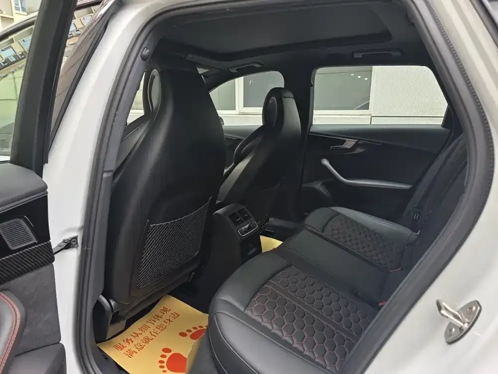 Audi RS 4 2024 из CN, фото 7