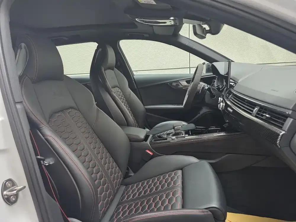 Audi RS 4 2024 из CN, фото 2