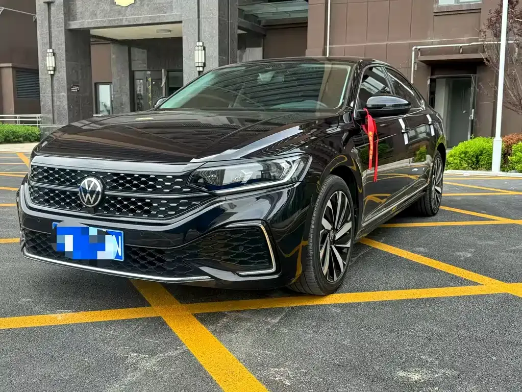 Volkswagen Passat — фото 1