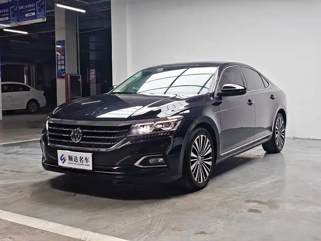 Volkswagen Passat — фото 1