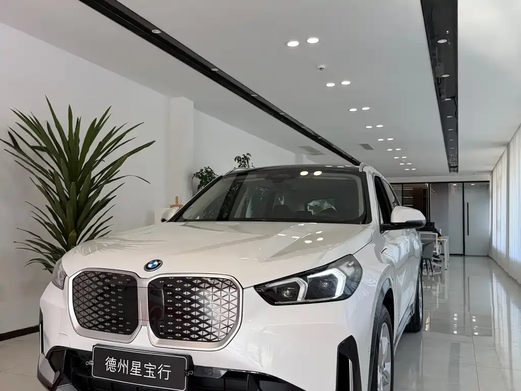 BMW iX1