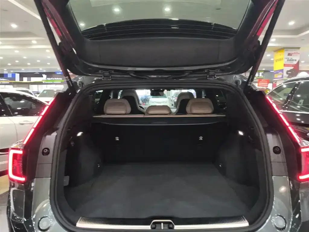Volvo XC70 Plug-in Hybrid — фото 4