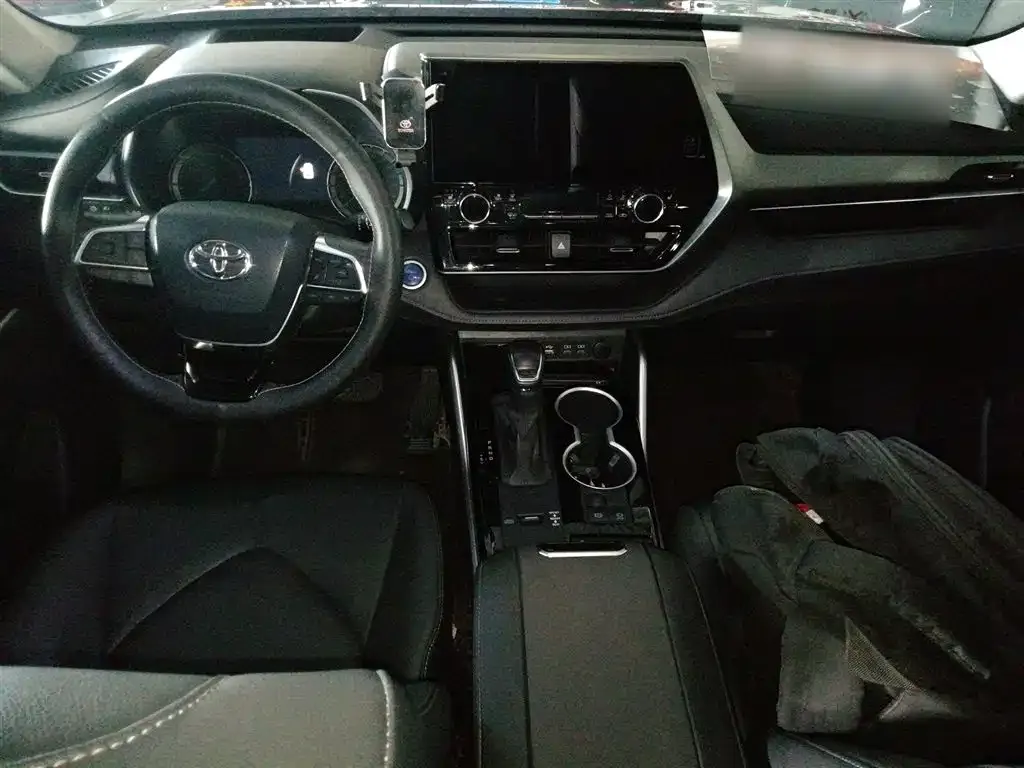 Toyota Highlander — фото 10