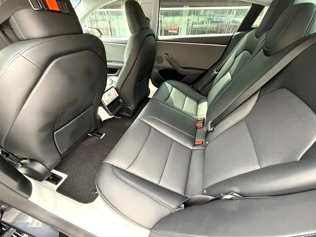 Tesla Model 3 — фото 2