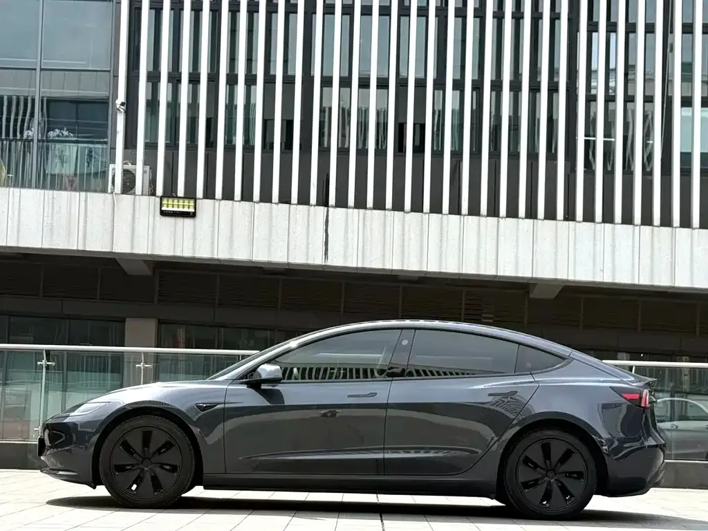 Tesla Model 3 — фото 3