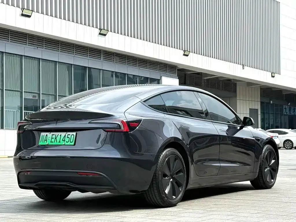 Tesla Model 3 — фото 9