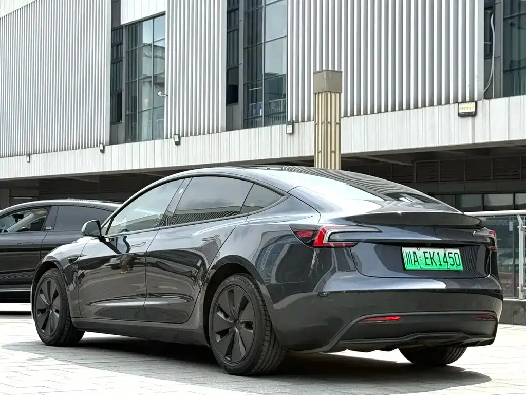 Tesla Model 3 — фото 6