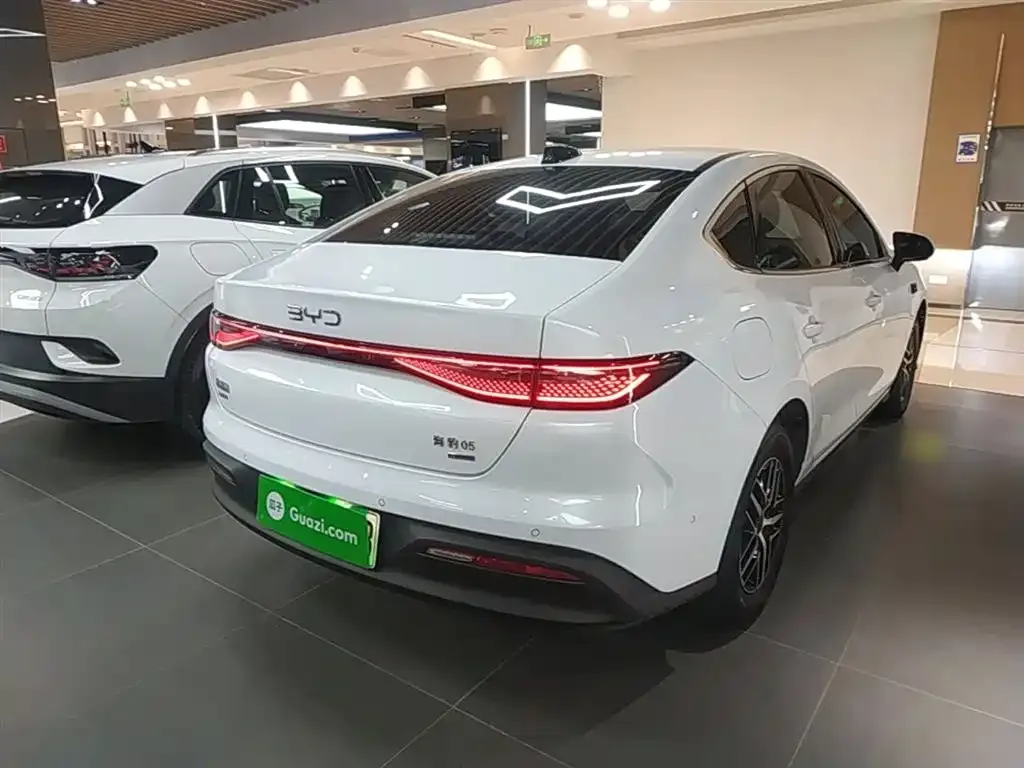 BYD Seal 05 DM-i — фото 10