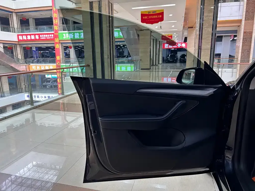 Tesla Model Y — фото 5