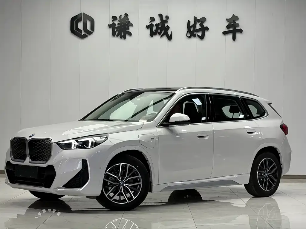 BMW iX1