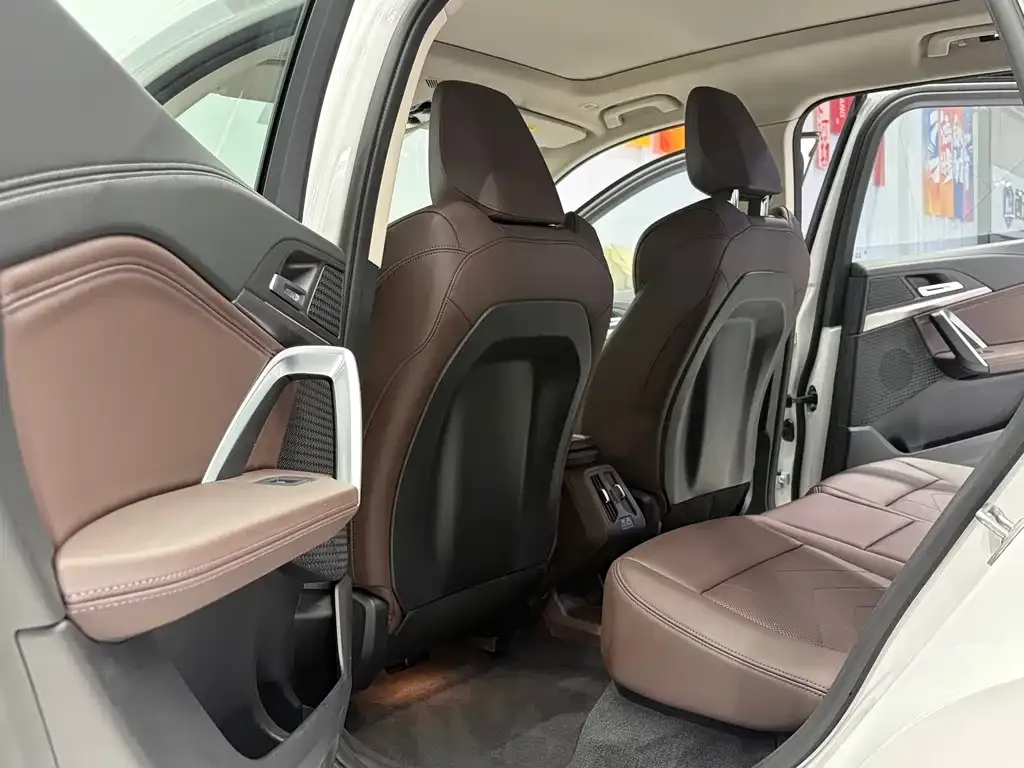 BMW iX1 2025 из CN, фото 9