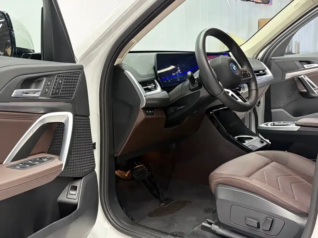 BMW iX1 2025 из CN, фото 10
