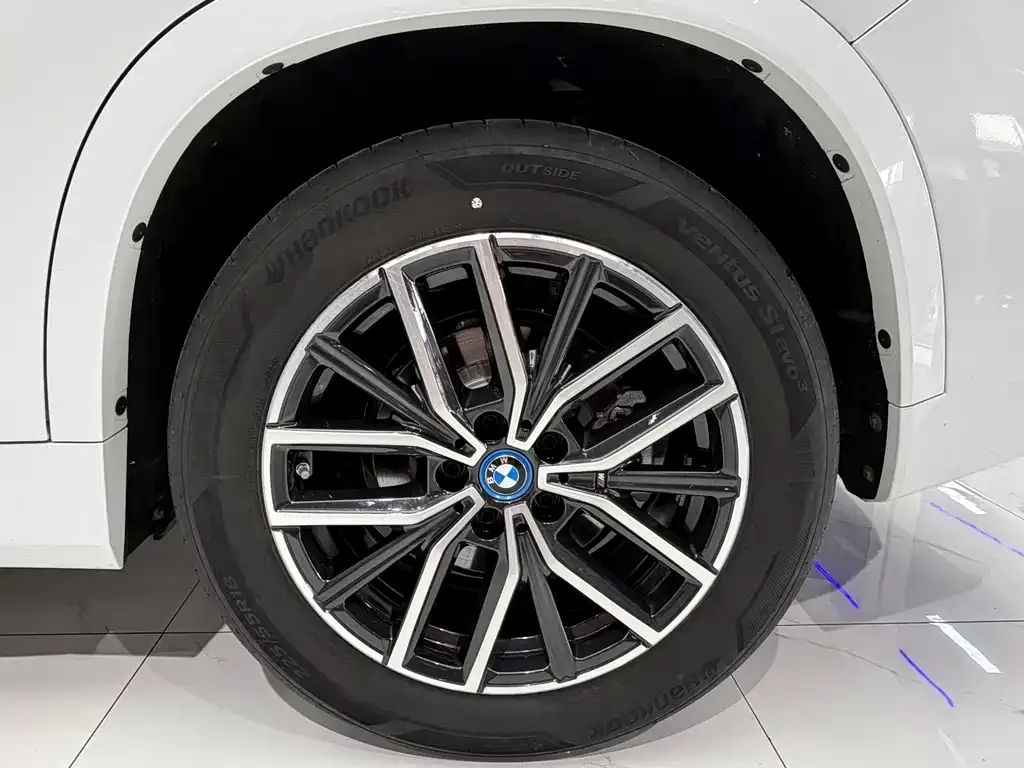 BMW iX1 2025 из CN, фото 5