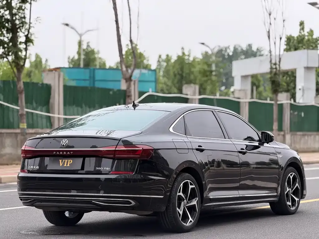 Volkswagen Passat — фото 6