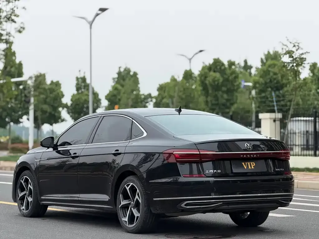 Volkswagen Passat — фото 8