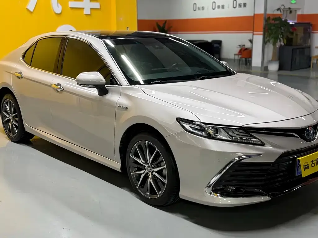 Toyota Camry — фото 4