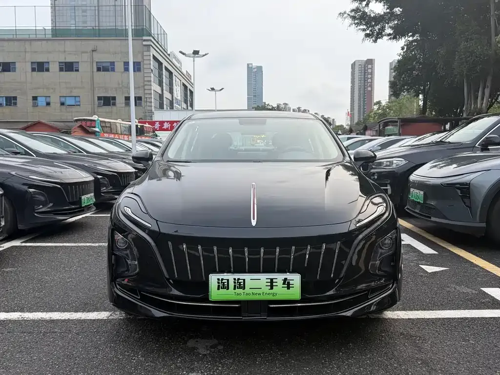 Hongqi E-QM5 — фото 1