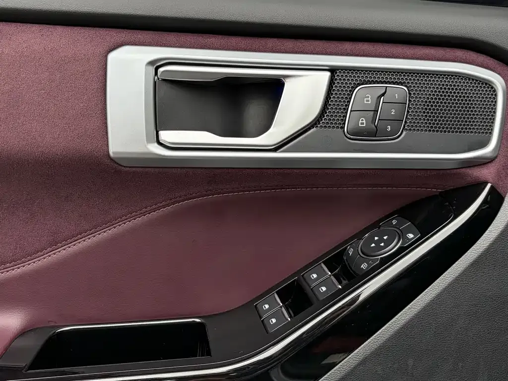 Ford Explorer 2023 из CN, фото 10