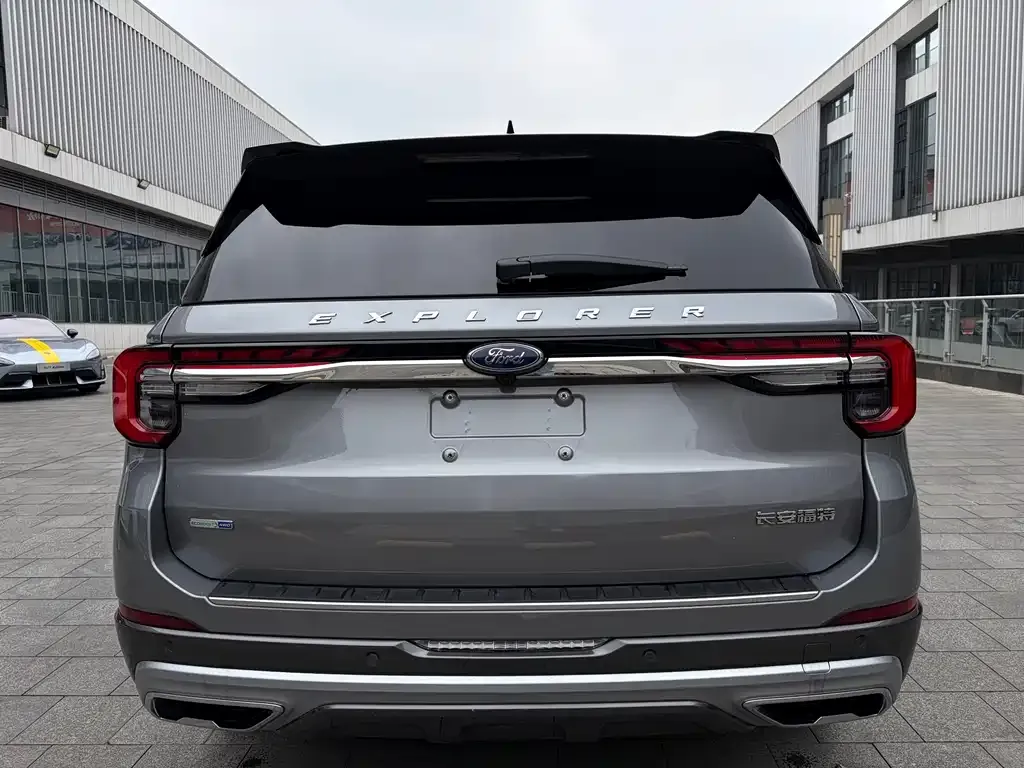 Ford Explorer 2023 из CN, фото 2