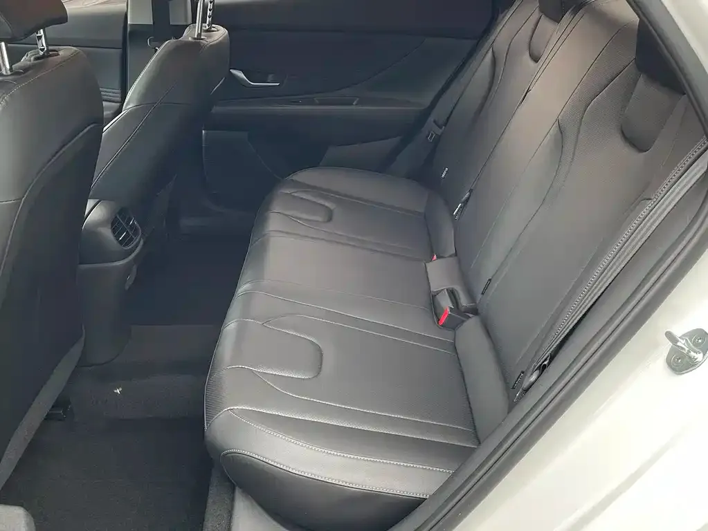 Hyundai Elantra — фото 3