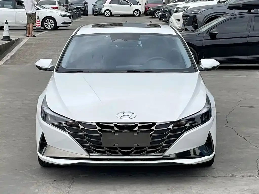 Hyundai Elantra — фото 5