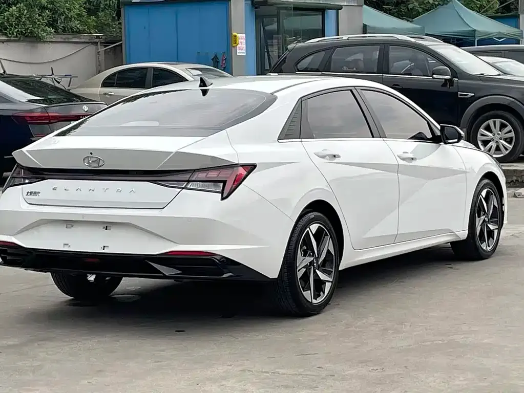 Hyundai Elantra — фото 10