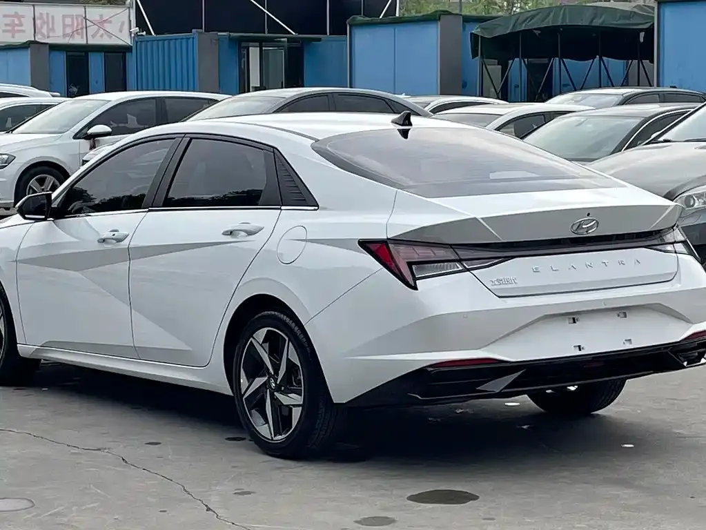 Hyundai Elantra — фото 6