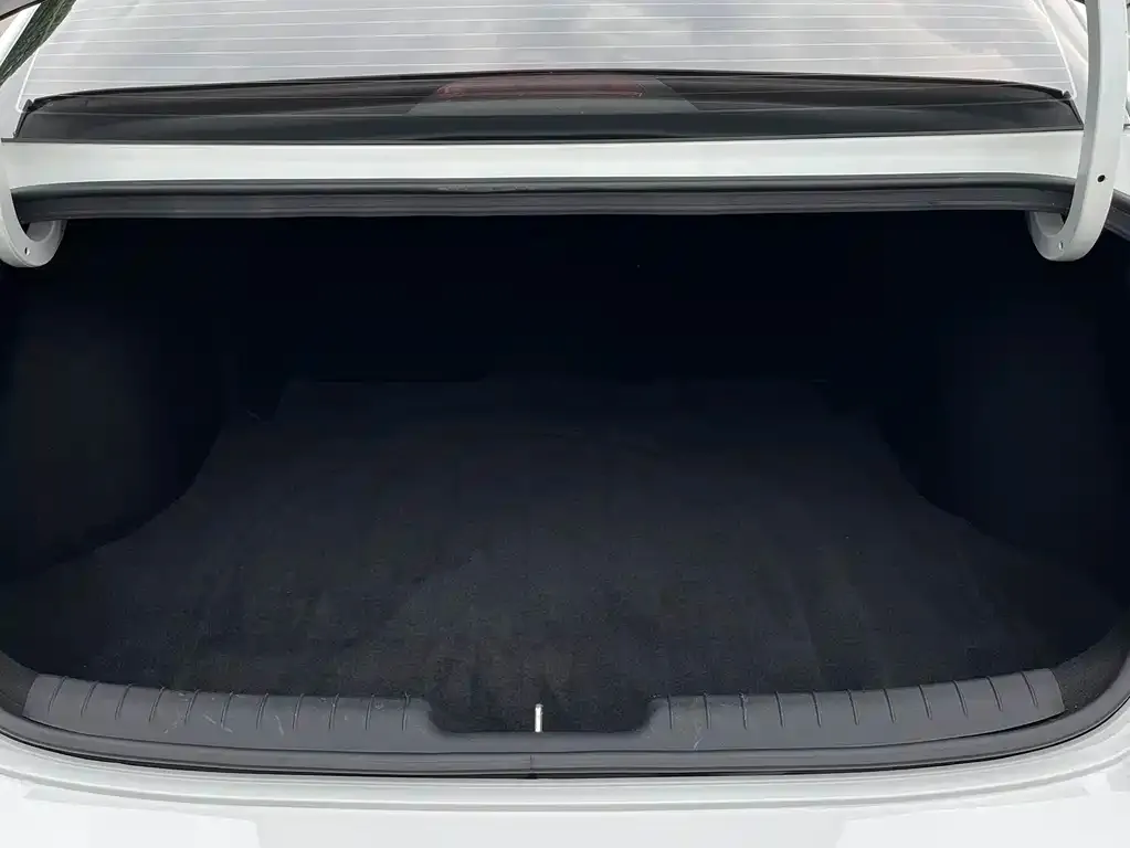 Hyundai Elantra — фото 2